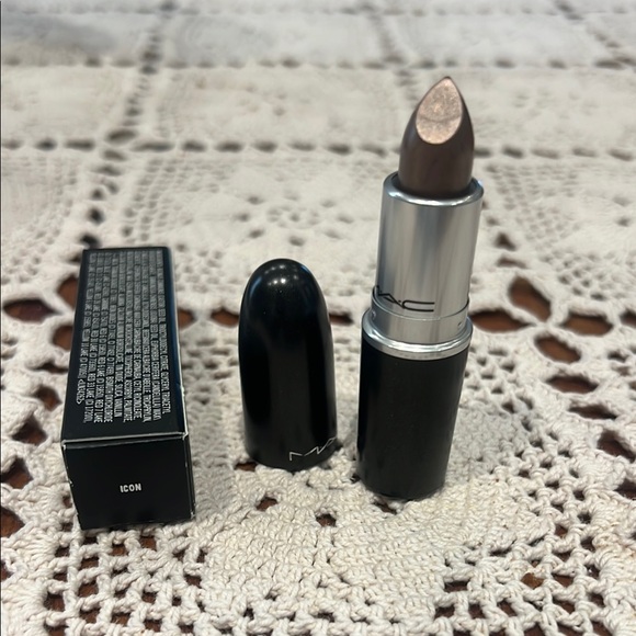 MAC Cosmetics Icon Frost Lipstick - New in box. - Picture 1 of 3